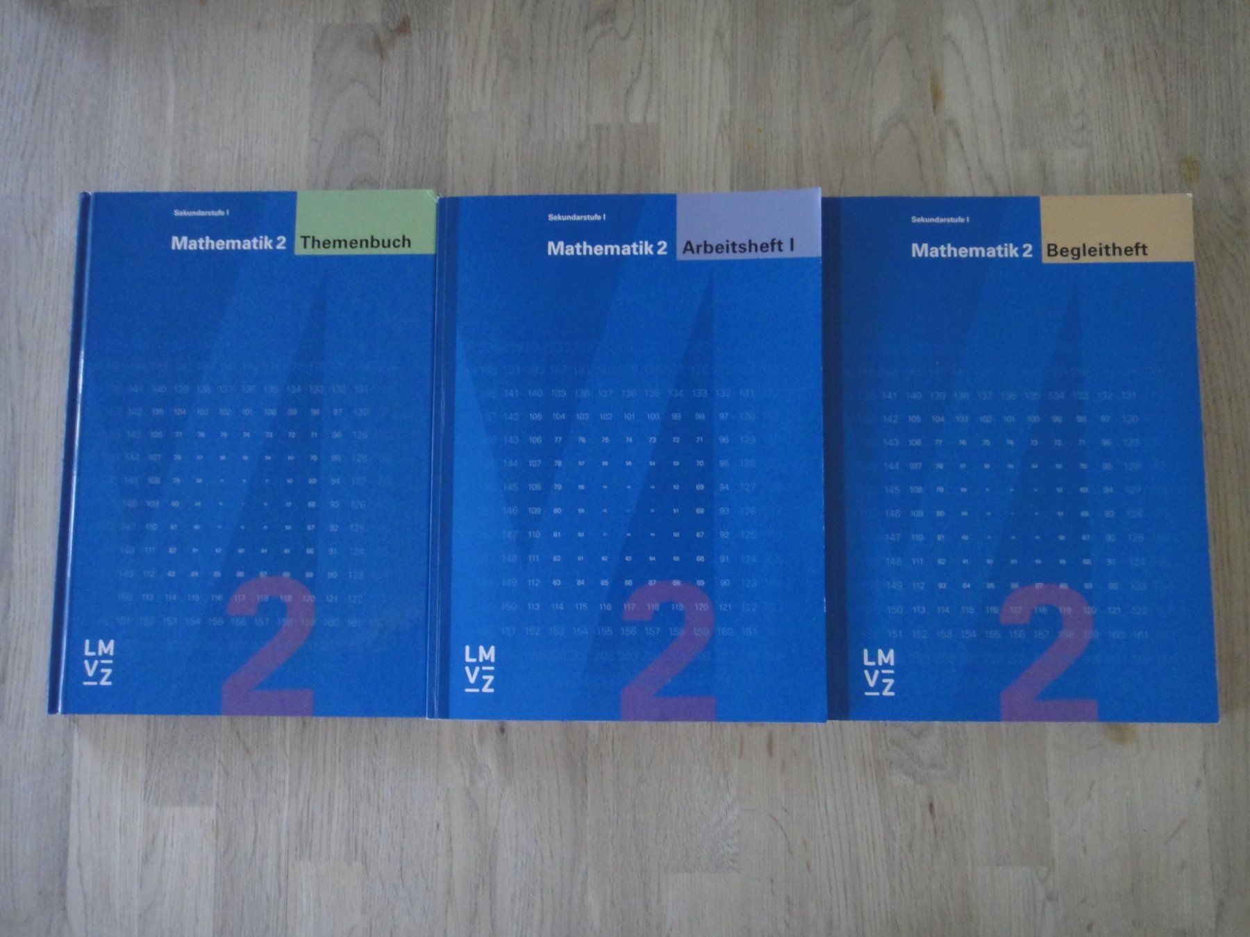 Libri: Mathematik 2 Sek  Themenbuch, Arbeitsheft, Begleitheft – Nuovo (secondo la descrizione) da Winterthur venduto da LemonTree5