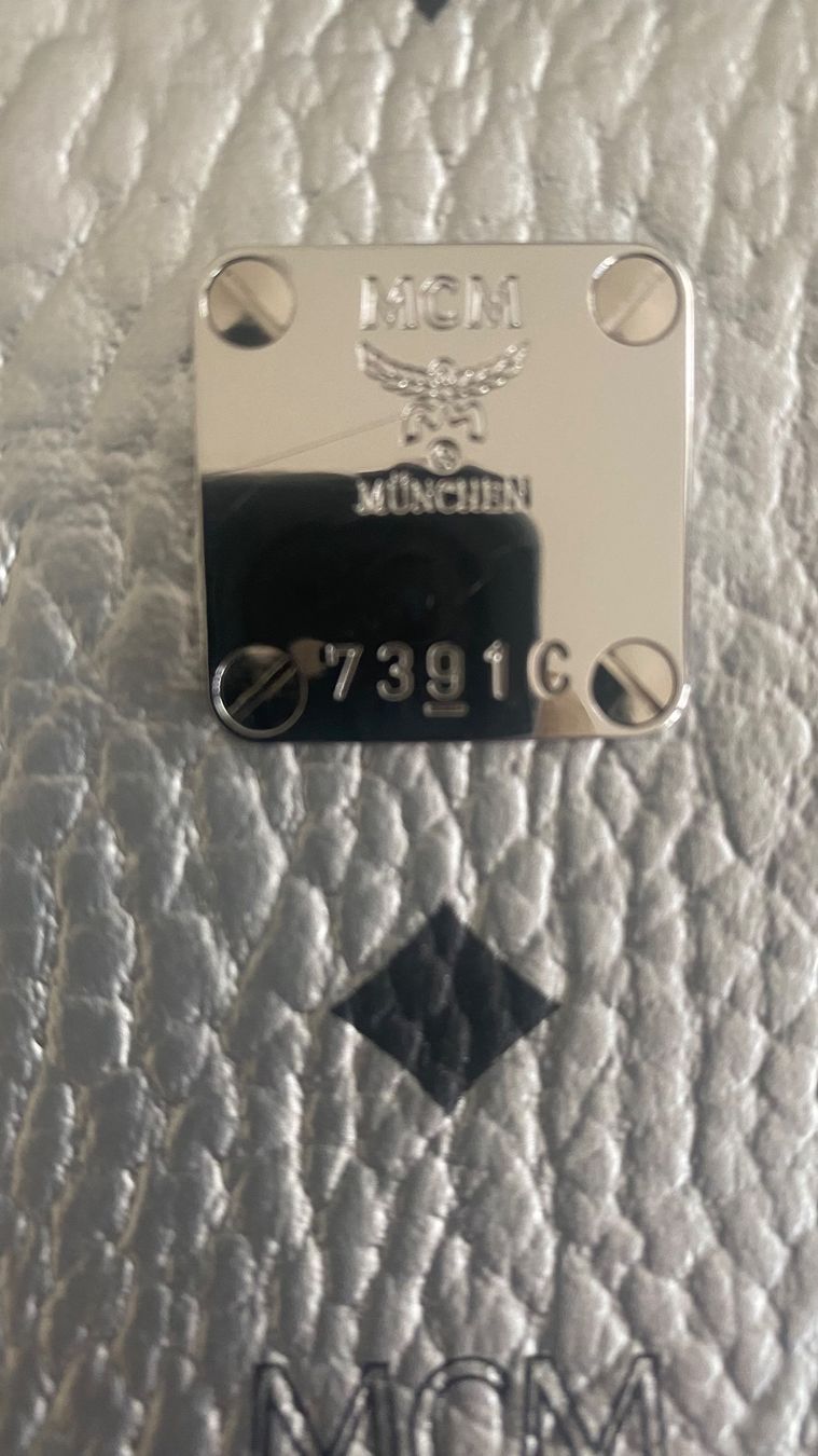 Mcm Borse da donna: MCM Clutch Silver Leather Visetos – Nuovo (secondo la descrizione) da Walchwil venduto da Finibaci 3