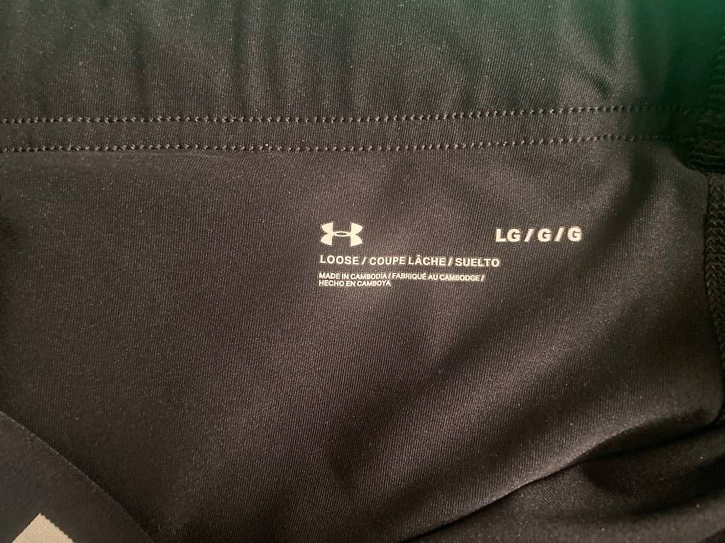 Hosen: Under Armour, Damen Sportshort – Gebraucht aus St. Gallen von Konstanza 4