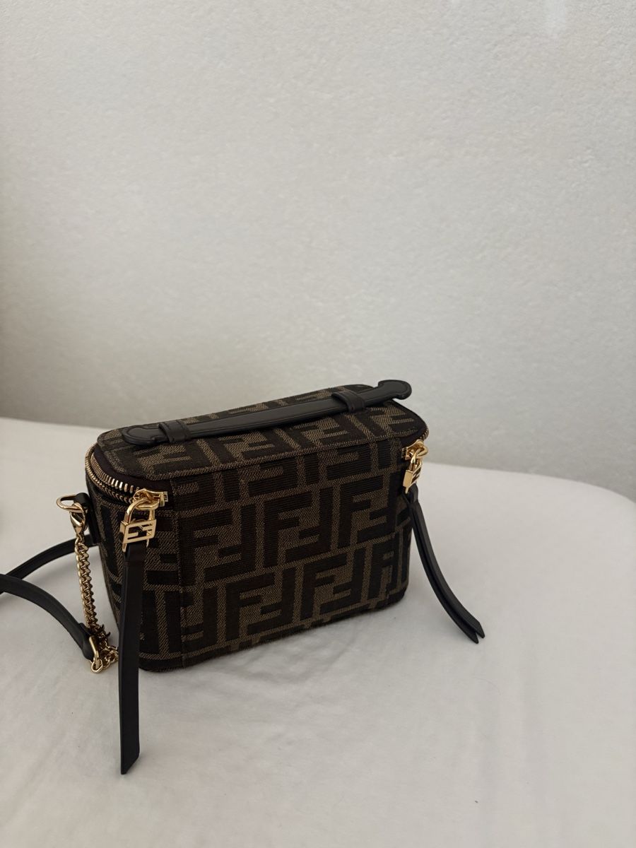 Fendi Sacs femmes: Fendy vanity – D'occasion à Yvonand par mch_xfz8 4