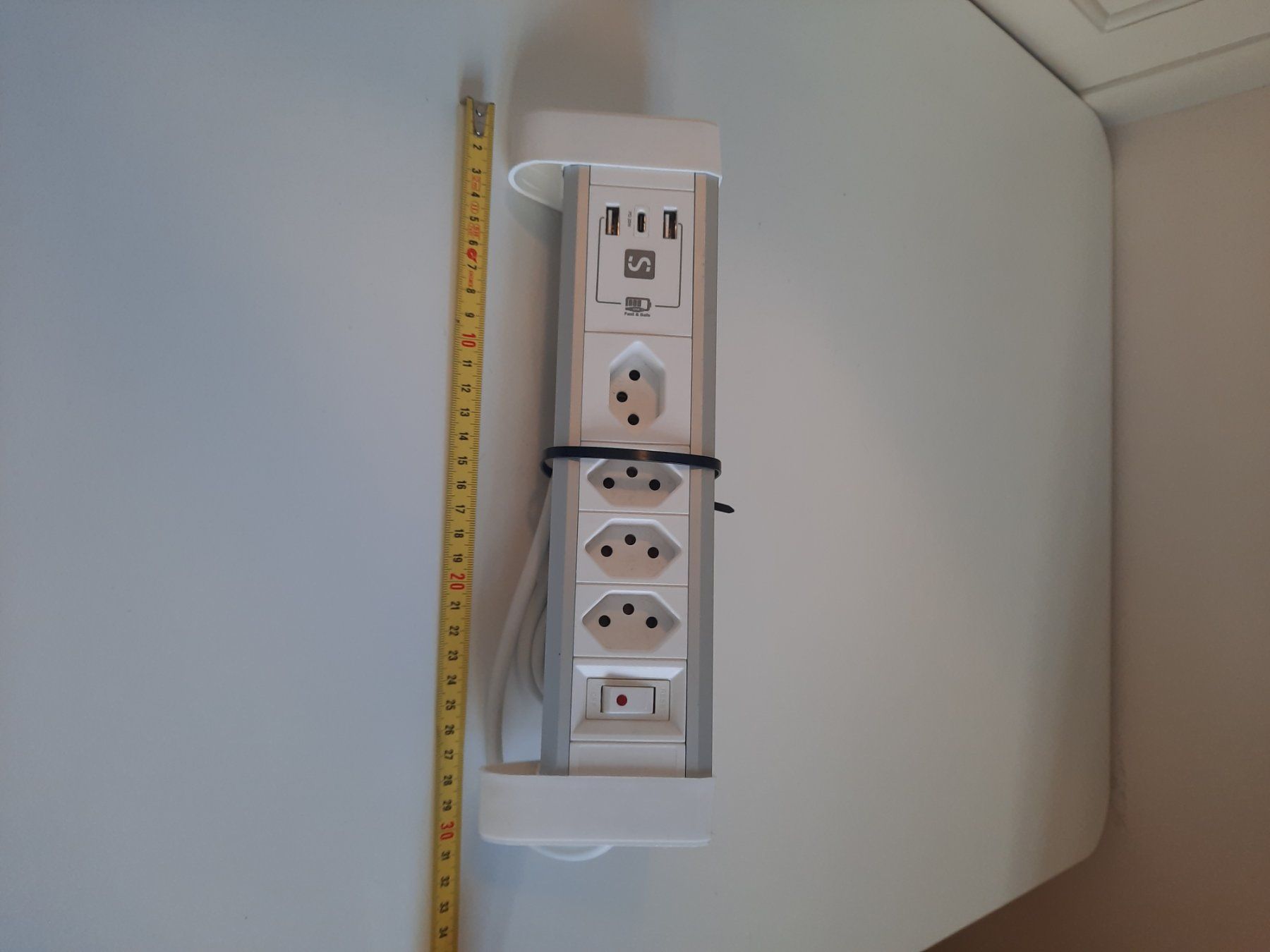 Fiches d'alim.: Steckdosenleiste mit USB – Neuf (Voir description) à Zürich par ONVA-RE-USE
