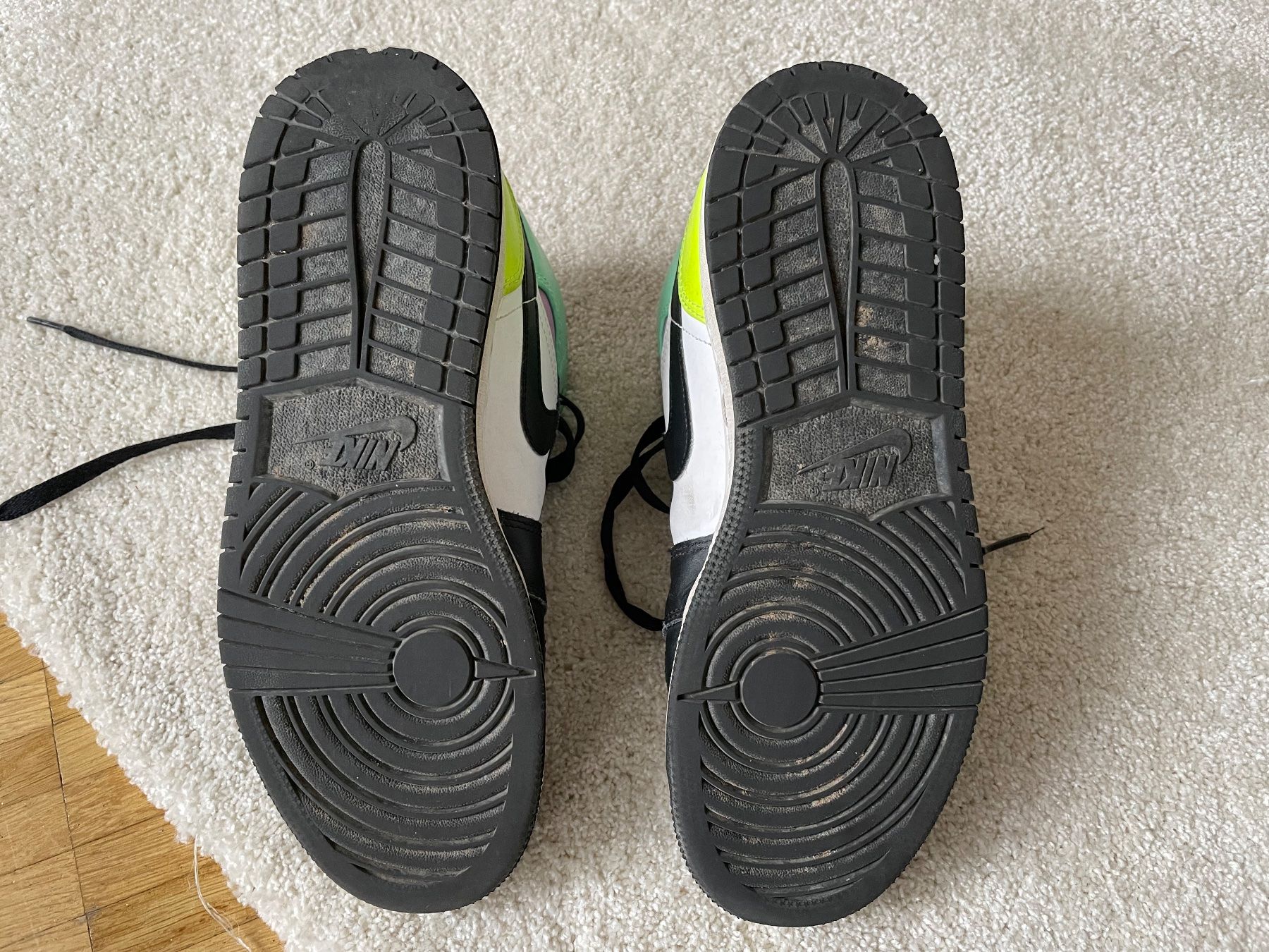 Jordan Schuhe für Mädchen: Nike Air Jordan 1 Mid Gr 39 – Gebraucht aus Ebmatingen von Reva-Sue 6