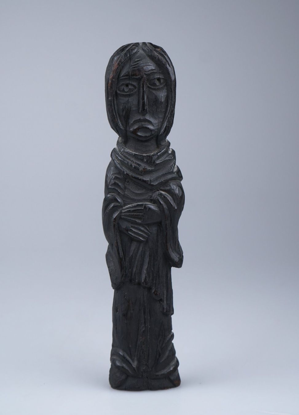 Skulpturen & Statuen: Handgeschnitzte, dunkle Holzfigur. – Gebraucht aus Volketswil von brockipfannenstil