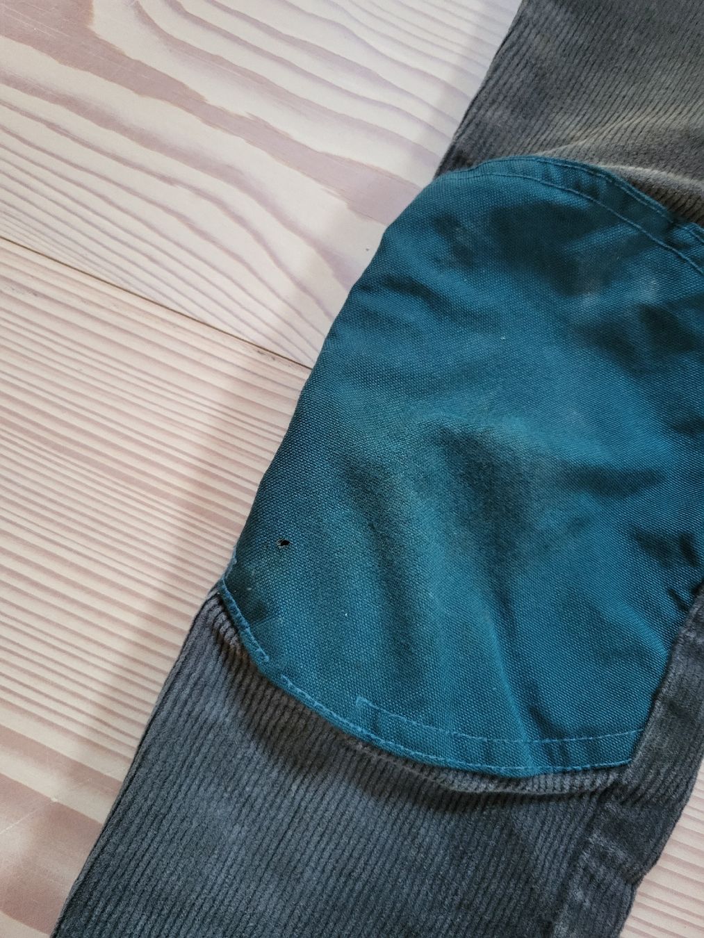Finkid Pantaloni: Finkid Cordhose 110/120 – Usato da Madiswil venduto da Brigitte550 1