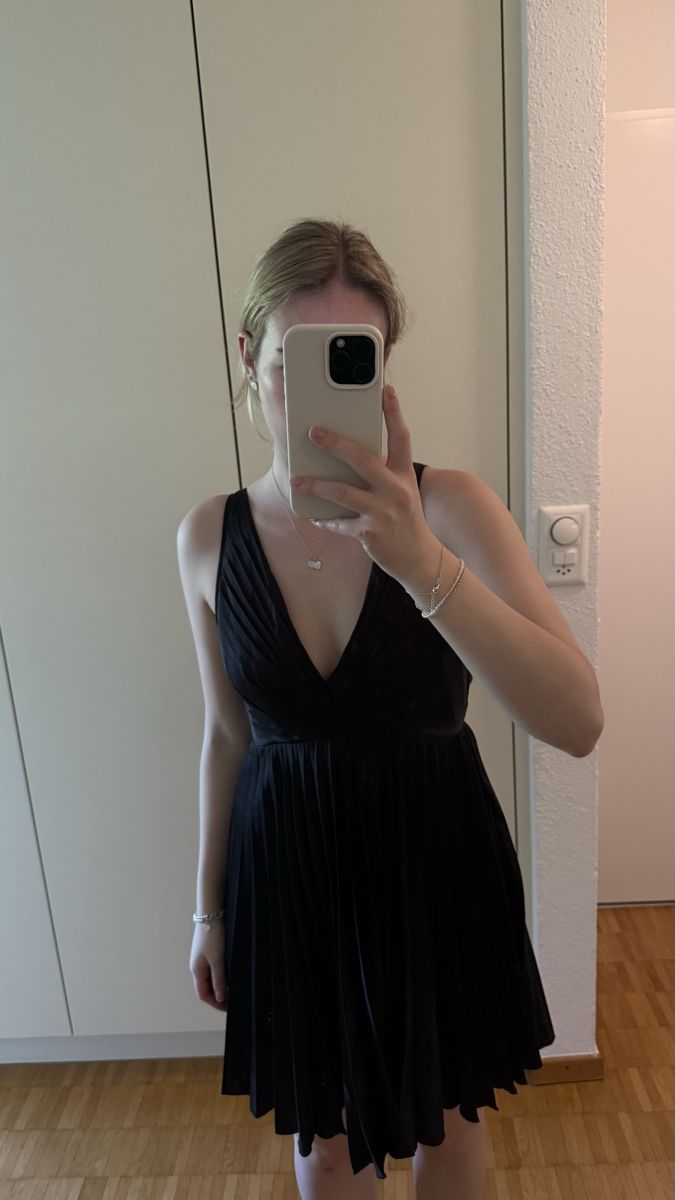 Abercrombie Robes: Abercrombie Satin kleid – Neuf (Voir description) à Kloten par S_m00