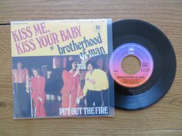 Brotherhood of Man Single Schallplatte "Kiss Me" Top Zust...