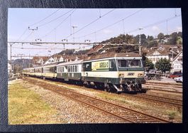 Foto BT Re 4/4 456096 mit Schnellzug in Schmerikon 21.8.1999