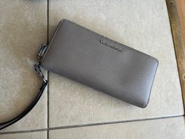 Portefeuille Michael Kors gris clair, parfait état