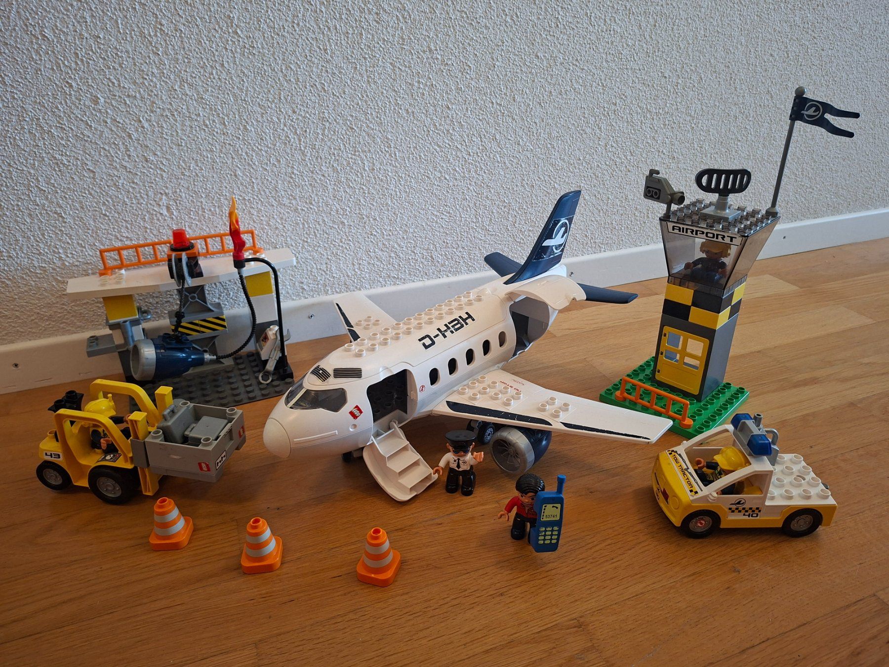 Lego Jouets: LEGO Duplo Grosses Flugzeug mit Flughafen – D'occasion à Balterswil par Steineparadies