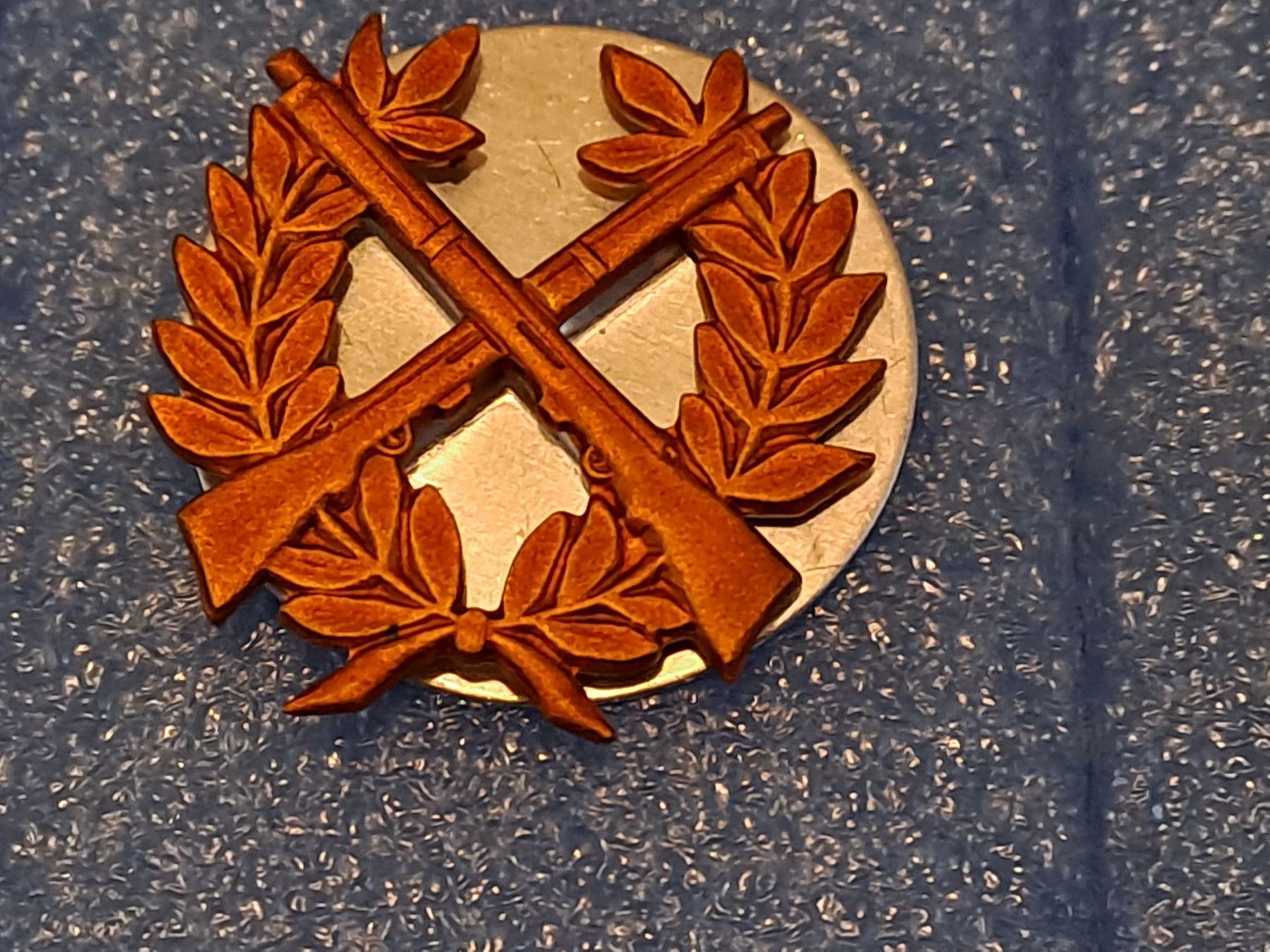 Schweizer Armee Uniformi: Schützen Auszeichnung 2 – Usato da St.Gallen venduto da Infanteriewerk