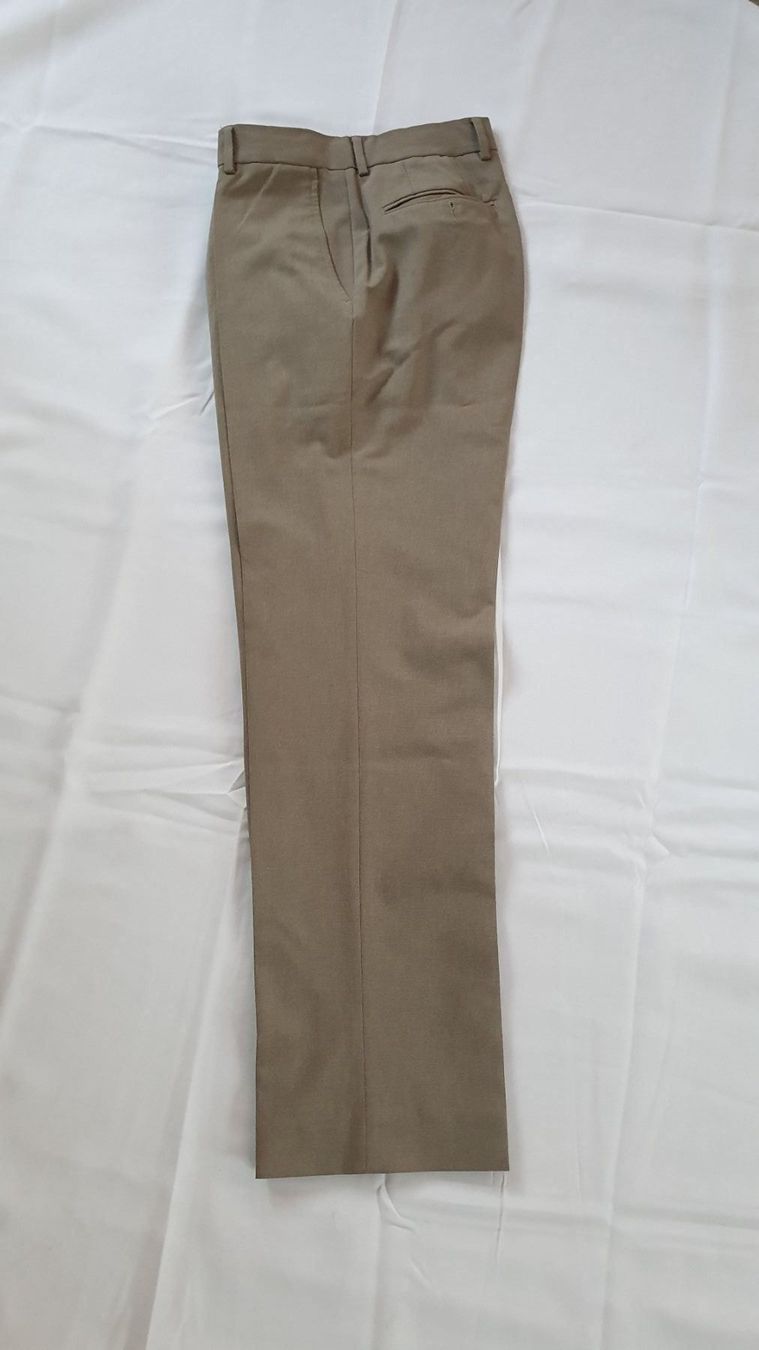 Zara Hosen: Bügelfalten Hose in beige – Gebraucht aus Niederbuchsiten von klengyel