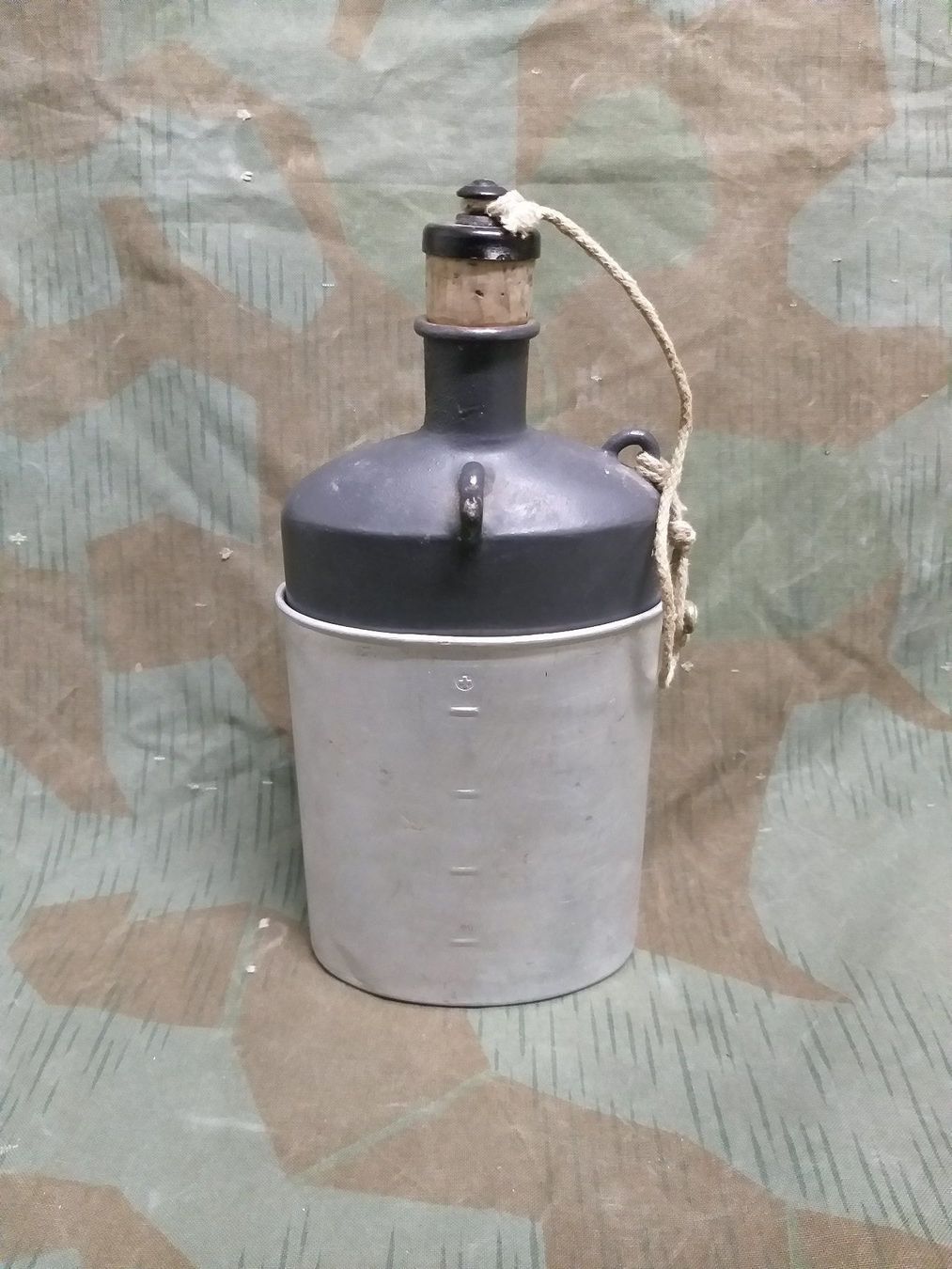 Schweizer Armee Attrezzatura & Pezzi di ricambio: Feldflasche Ord. 1932/35 grau SIGG 1941 – Usato da Bauma venduto da SwissMilitaria