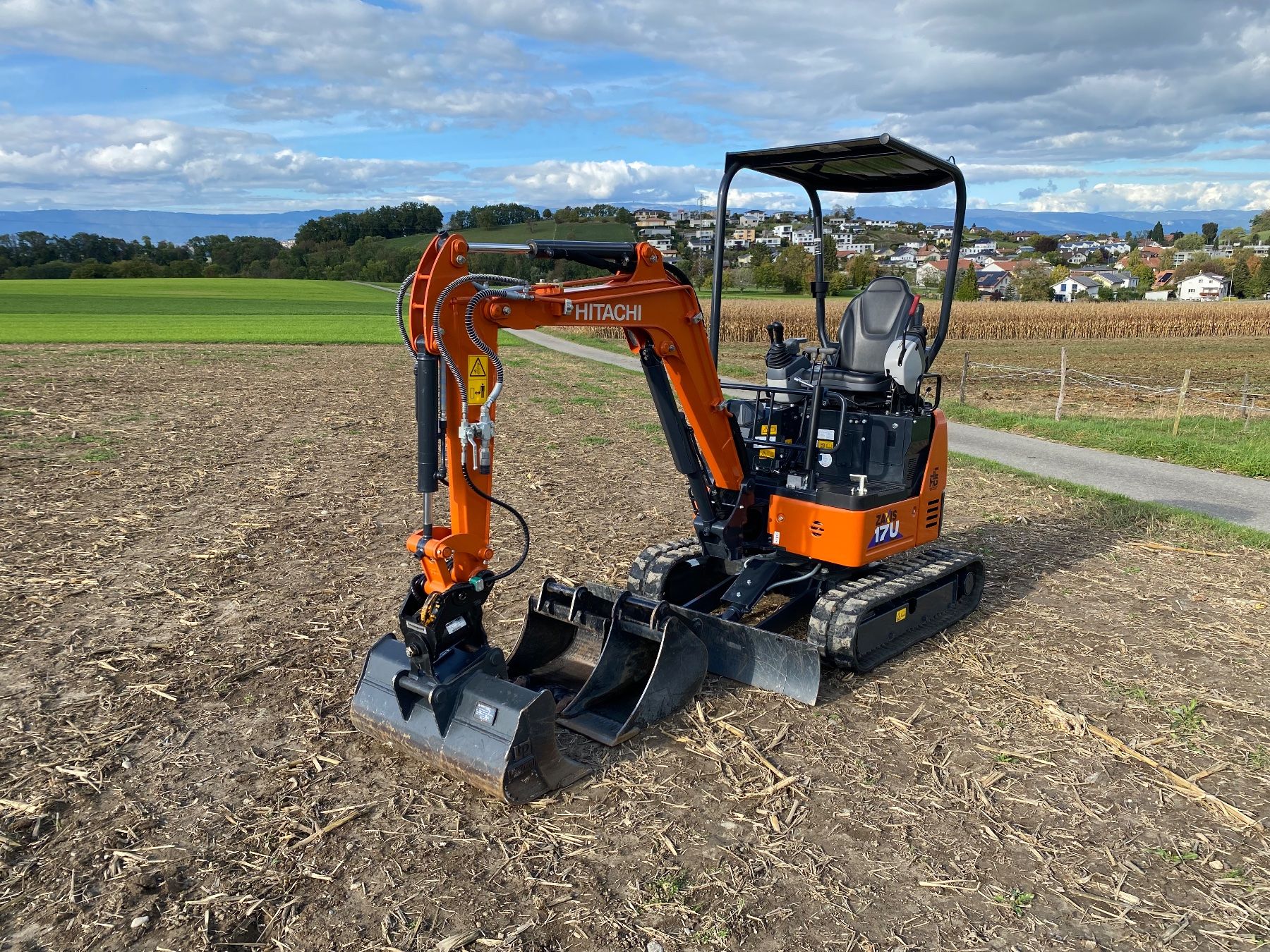 Hitachi Bagger: Bagger Hitachi ZX17U-6 – Gebraucht aus Courgevaux von  1