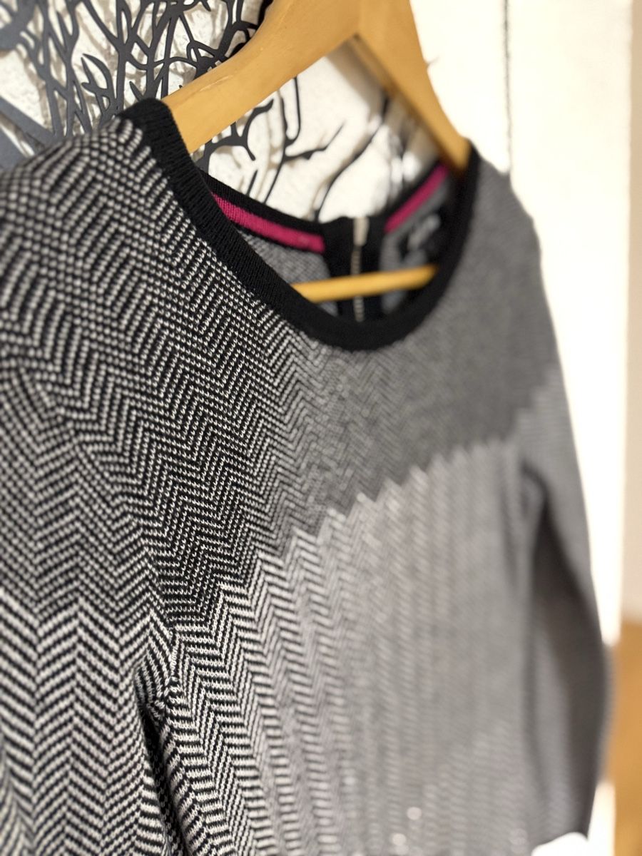 Vestiti: Strickkleid mit Zickzack-Muster, Grösse S – Usato da Neerach venduto da Meli_sara 1