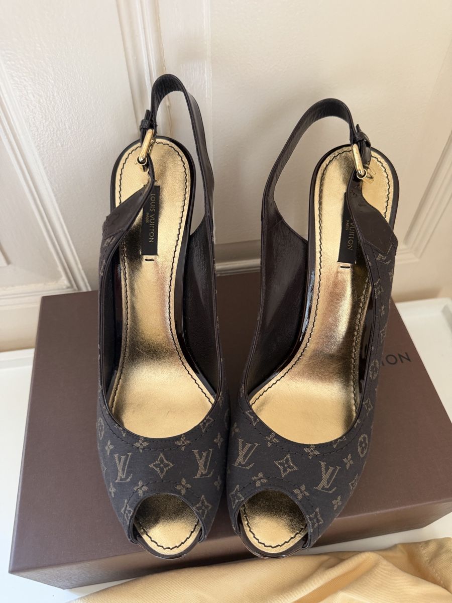 Louis Vuitton Scarpe da donna: Louis Vuitton Slingpumps Monogram Canvas braun Grösse 41 – Nuovo (secondo la descrizione) da Uetikon am See venduto da jan_bx6p