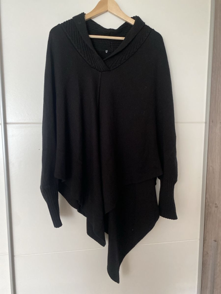 Jacken: Damen Poncho schwarz Grösse L – Gebraucht aus Alpnach Dorf von melbb