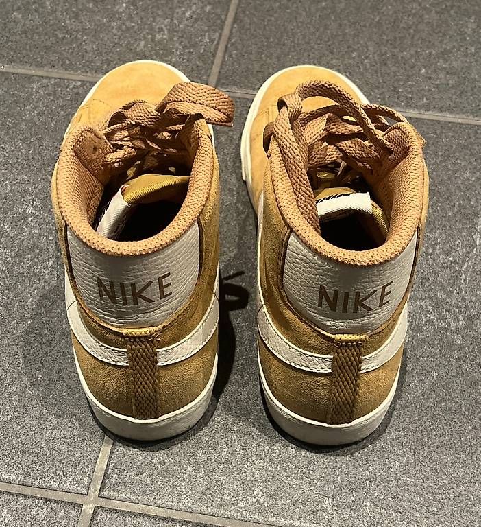 Nike Chaussures femmes: Nike Schuhe beige – D'occasion à Bern par lis_vb2h 1