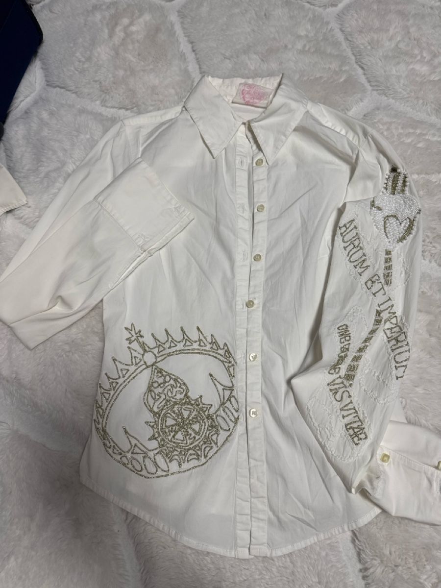 Camicette: Shirt with very unique design  – Usato da Mont-sur-Lausanne venduto da EgisCloset.