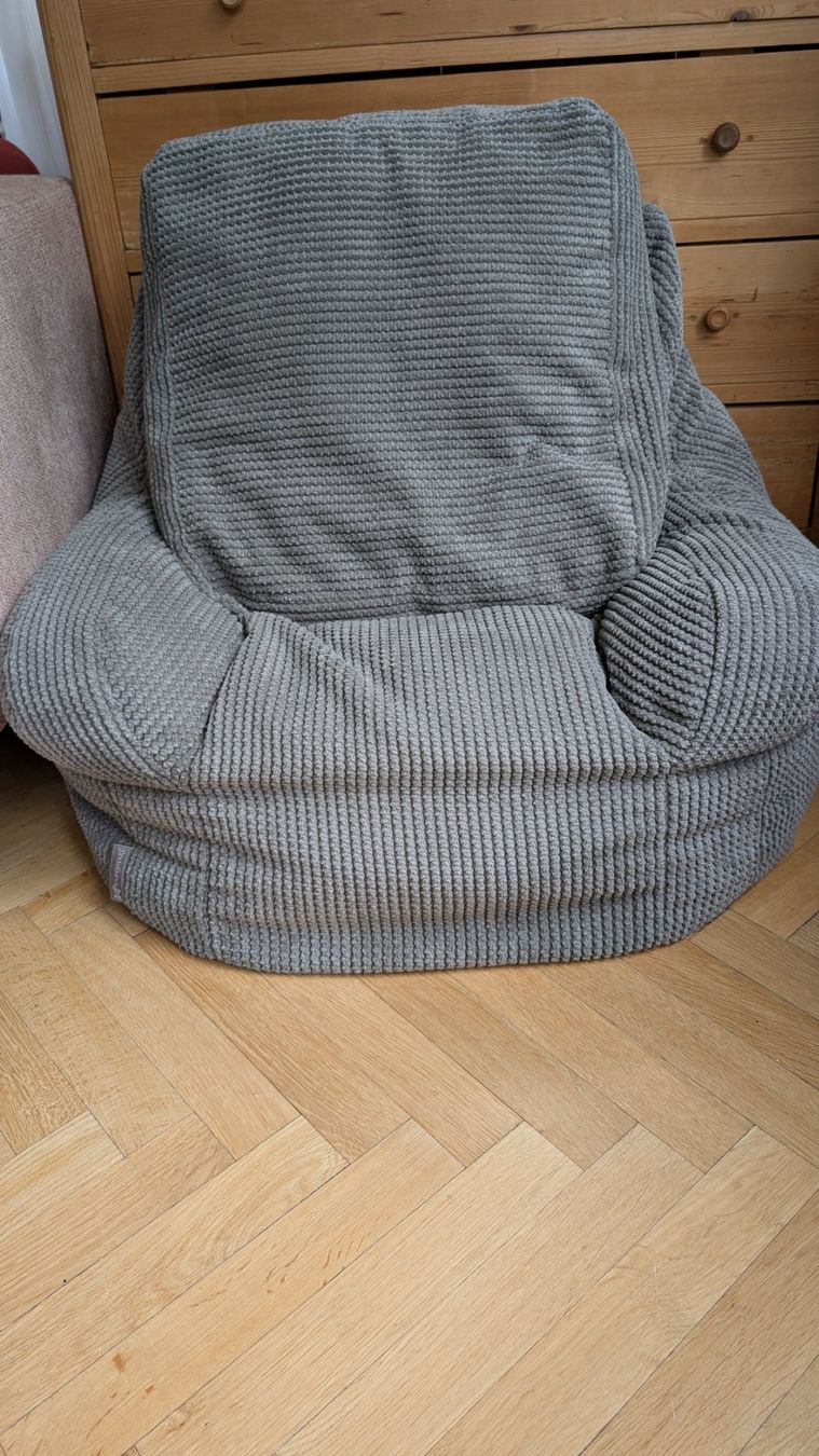Lounge Pug Poltrone: Big Bertha Lounge Pug Sessel mit Hocker, grau – Usato da Bern venduto da lauterhaas 4