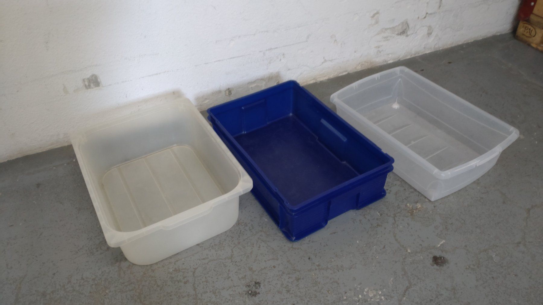 Transportkisten: 3 flache Plastikkisten gebraucht – Gebraucht aus Zürich von blaumeisli62