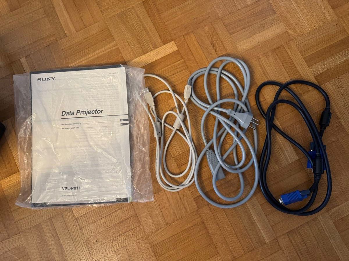 Sony Proiettori: Sony Beamer VPL-PX11 – Usato da Luzern venduto da MsArcal 1