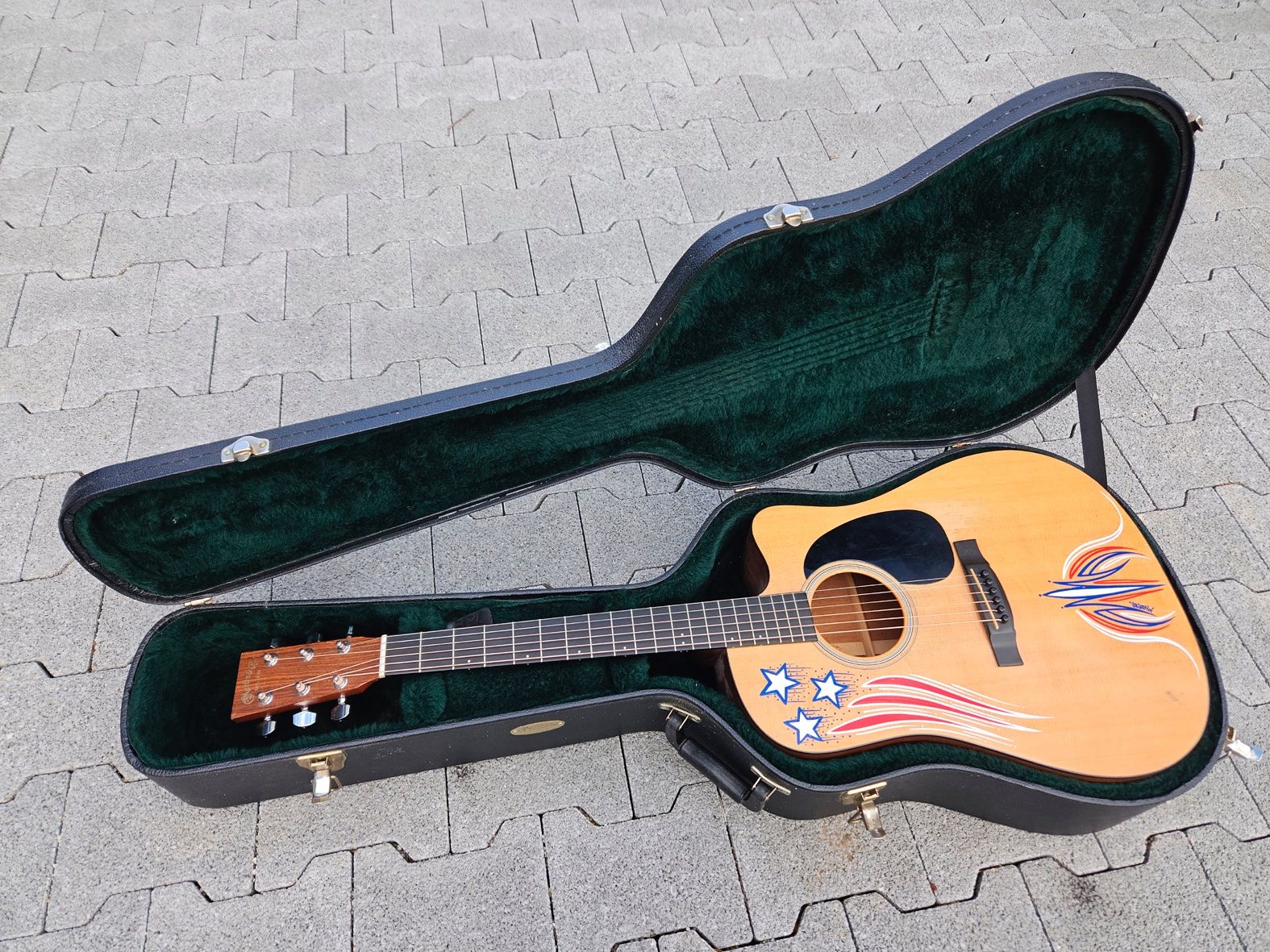 Martin & Co. Strumenti musicali: Martin-Gitarre DCPA4 mit Cutaway und US-Design – Usato da Brittnau venduto da dxf