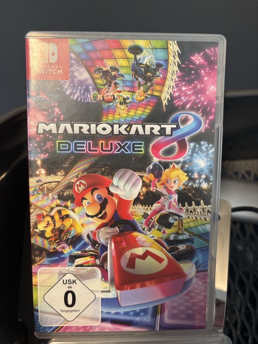Spiele: Mario Kart 8 Deluxe - Nintendo Switch – Gebraucht aus Zürich von sch_699l