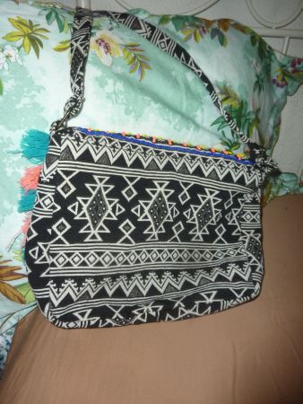 sac boheme chic bandoulière avec broderie de perles ESTIVAL