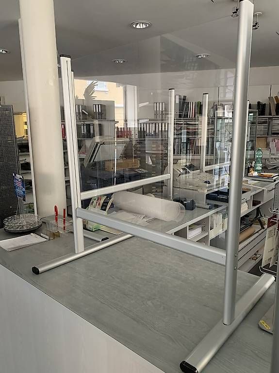 Paravents: Schutzwand Plexiglas / Aluminium – Gebraucht aus Winterthur von monika.christen28
