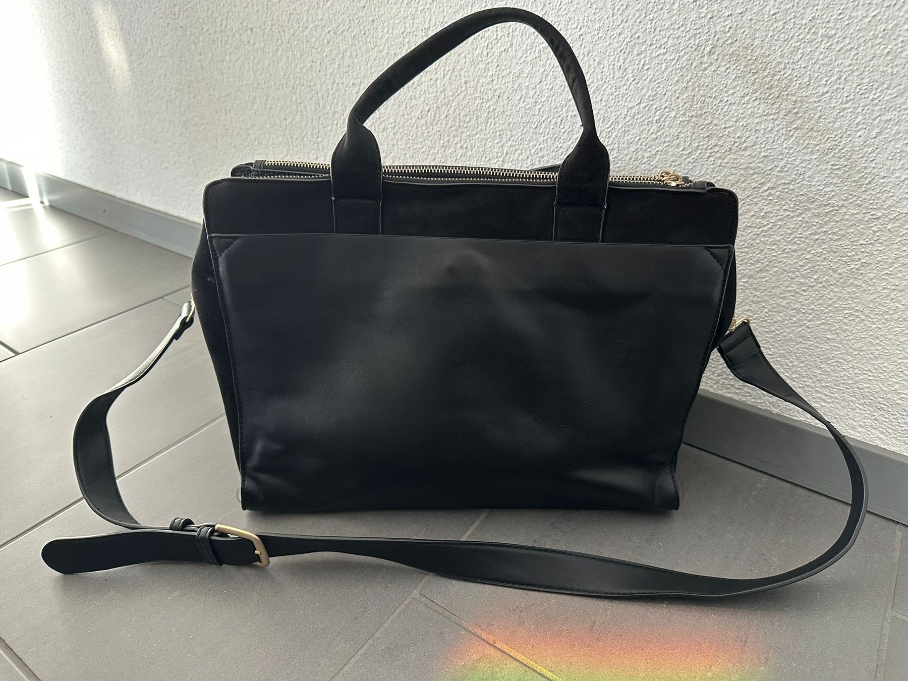 Taschen für Damen: Schwarze Handtasche von Parfois mit Reptil-Muster – Gebraucht aus Olten von MattRed