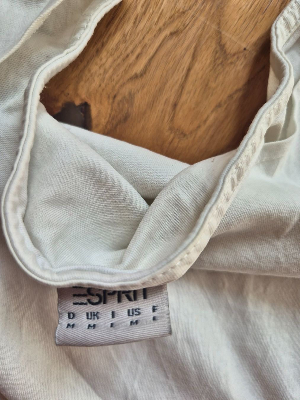 Esprit T-shirts: Weisses T-Shirt "Esprit" (Gr. M) – D'occasion à Gams par federli29 4