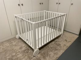 Isle of Dogs Babybett (neuwertig)
