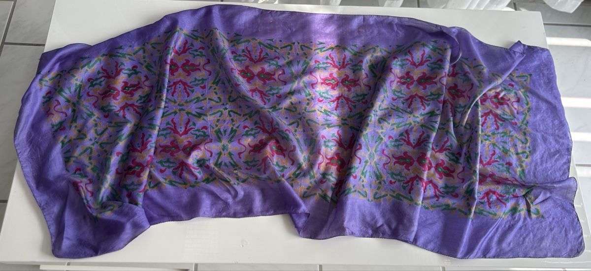 Foulards & écharpes: Silk Scarf Purple Floral Print – D'occasion à Saland par ele_vc96