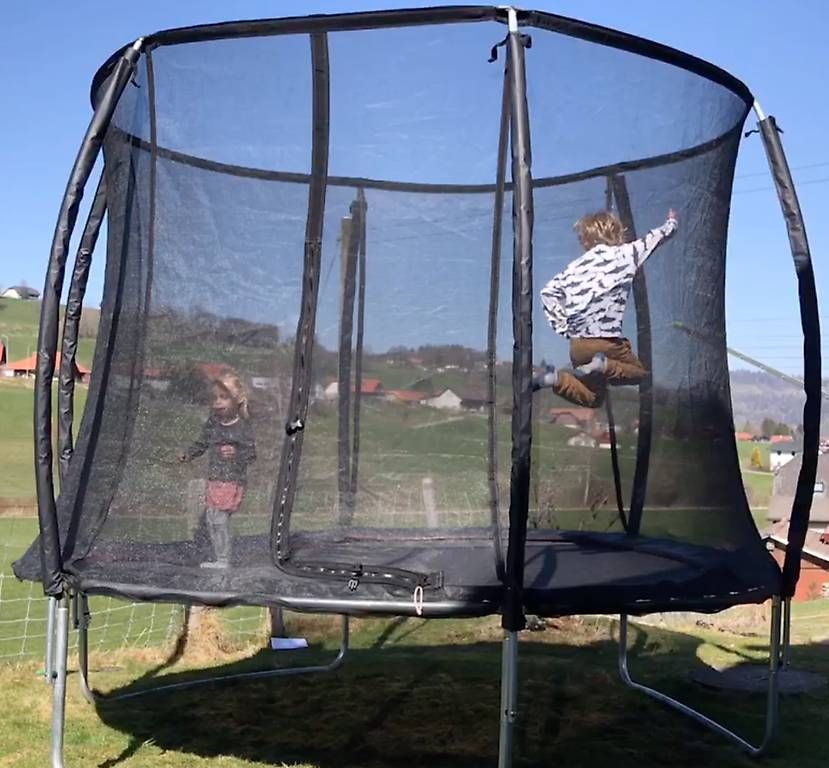 Trampolini: Trampolin Durchmesser 300cm mit Sicherheitsnetz und Leiter – Usato da Oberschrot venduto da Riderone