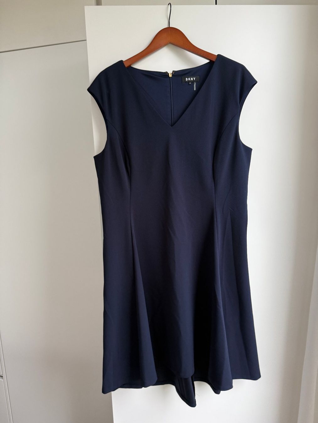 DKNY Vestiti: DKNY Dunkelblau Kleid – Usato da Spreitenbach venduto da BritToSwiss
