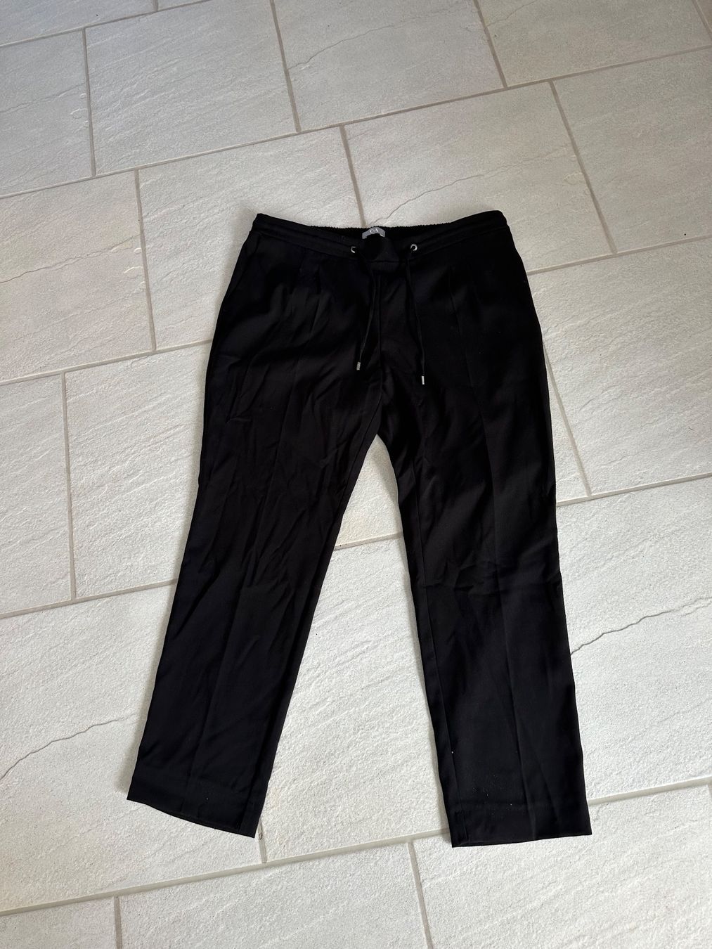 C&A Pantaloni: Schwarze Stoffhose – Usato da Pfäffikon ZH venduto da bingo74
