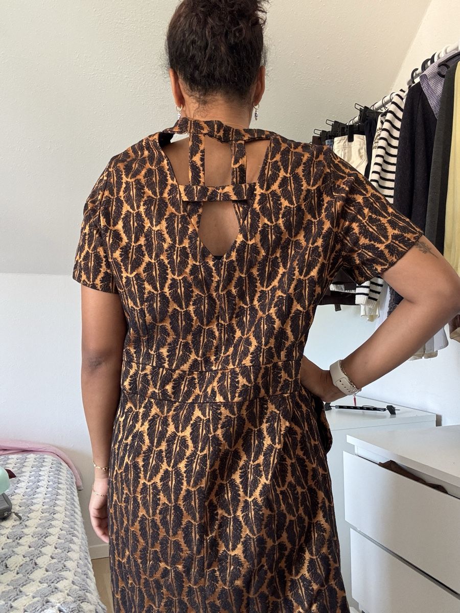 La Redoute Vestiti: Kleid mit Blattmuster braun/schwarz – Nuovo (secondo la descrizione) da Winterthur venduto da Flomiverse 1