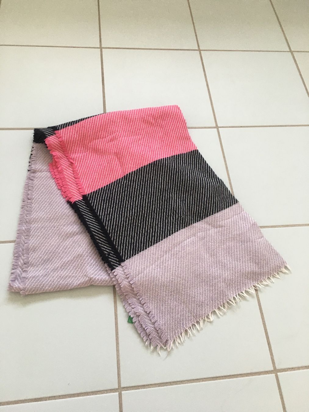Benetton Foulard & Sciarpe: benetton scarf – Usato da Zürich venduto da fer_5h7x 1