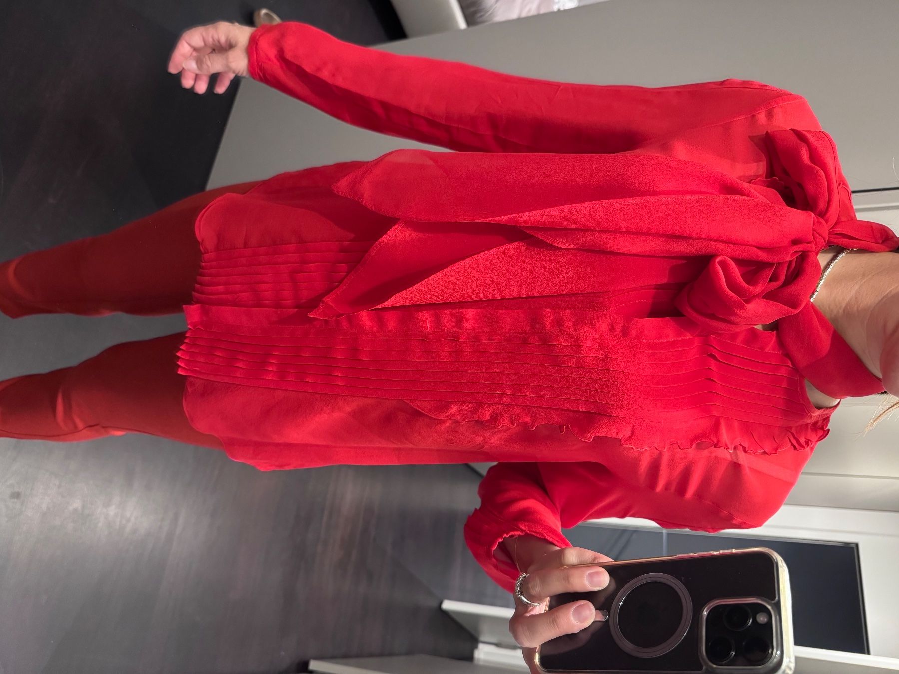 Max Mara Camicette: Rote Bluse mit Schal, Max Mara – Usato da Zürich venduto da sala_3 4