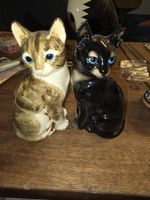 2 Porzellan Katzen (Q)