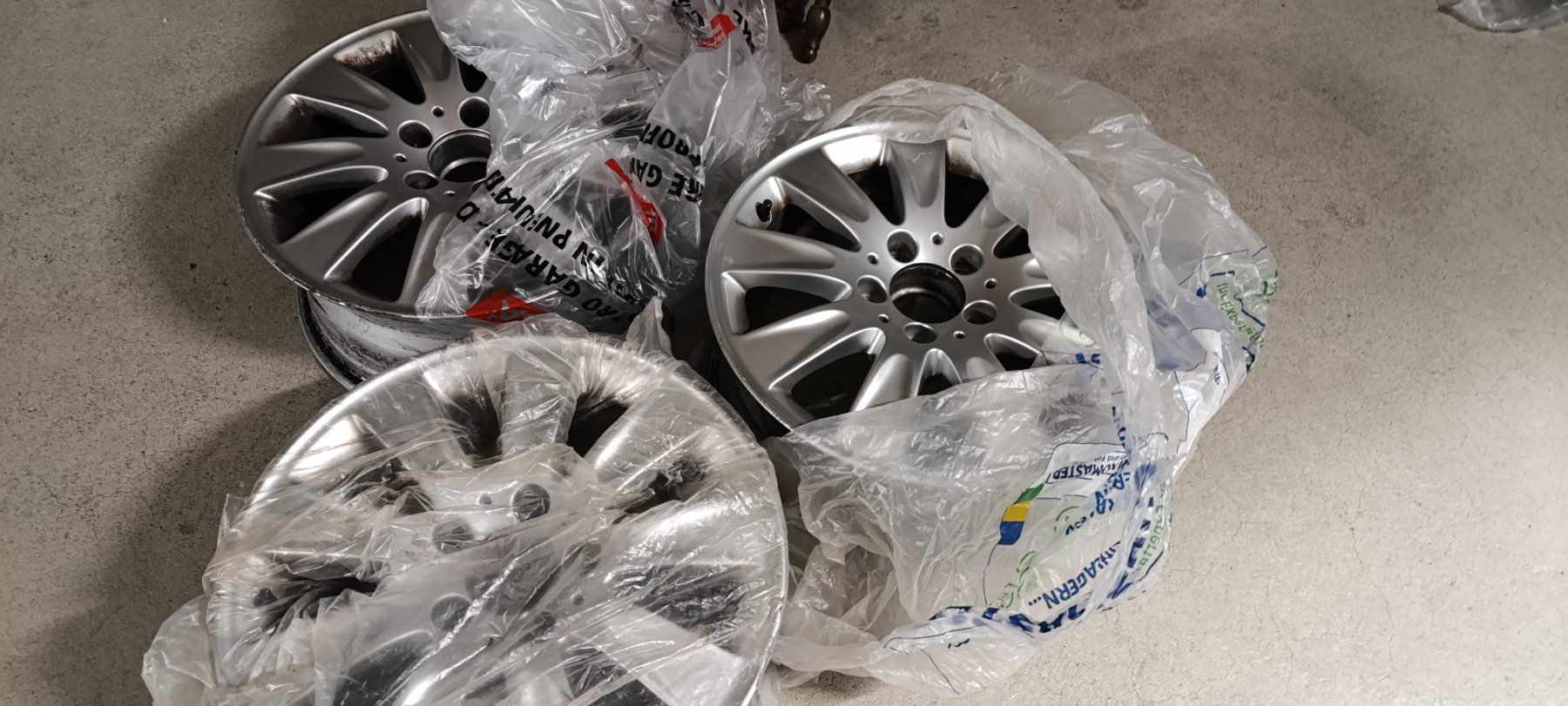 Mercedes-Benz Cerchioni: Cerchi lega Mercedes 4stk R-16'' – Usato da Widen venduto da Cakudoravete 3