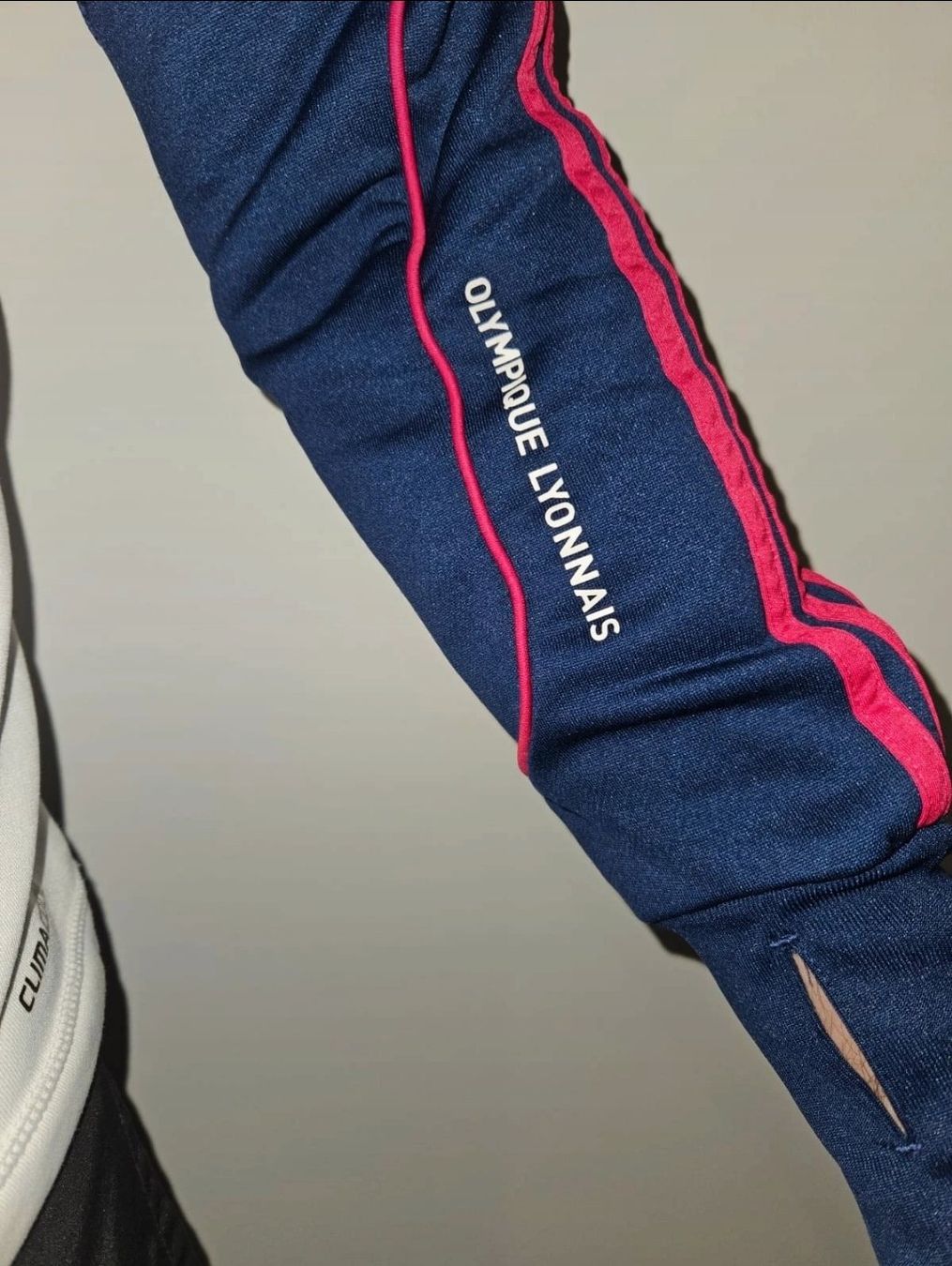Adidas Maglioni & Felpe: Pull Adidas Olympic Lyon – Usato da Mont-sur-Lausanne venduto da Didinho 3