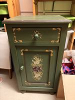 Massivholz Nachttisch / Bauernmöbel / Landhausstil handbemal