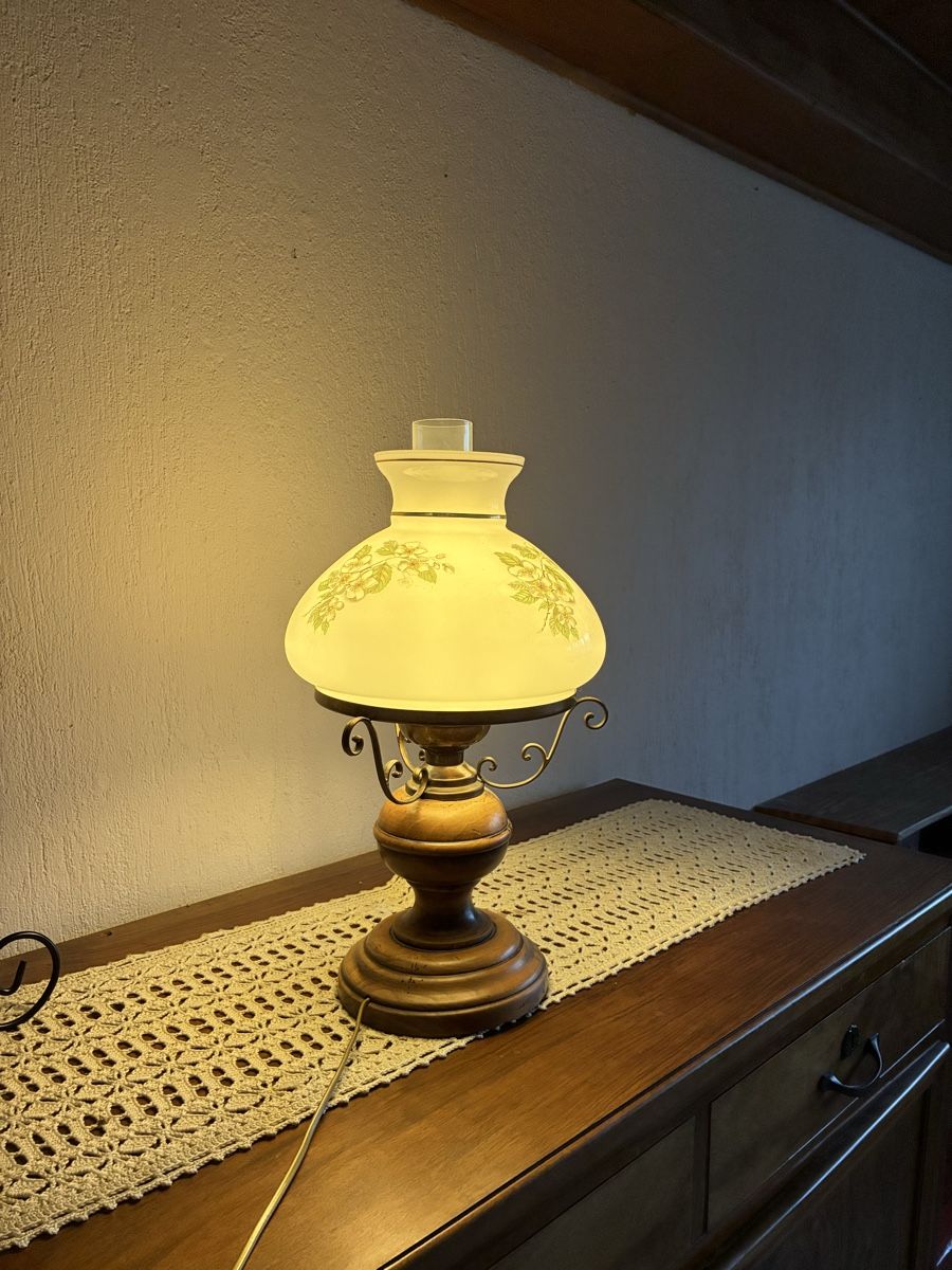 Lampade: Rustikale Lampe mit Holzfuss und Blütenschirm, Top! – Usato da Uster venduto da sil_x2l8 2
