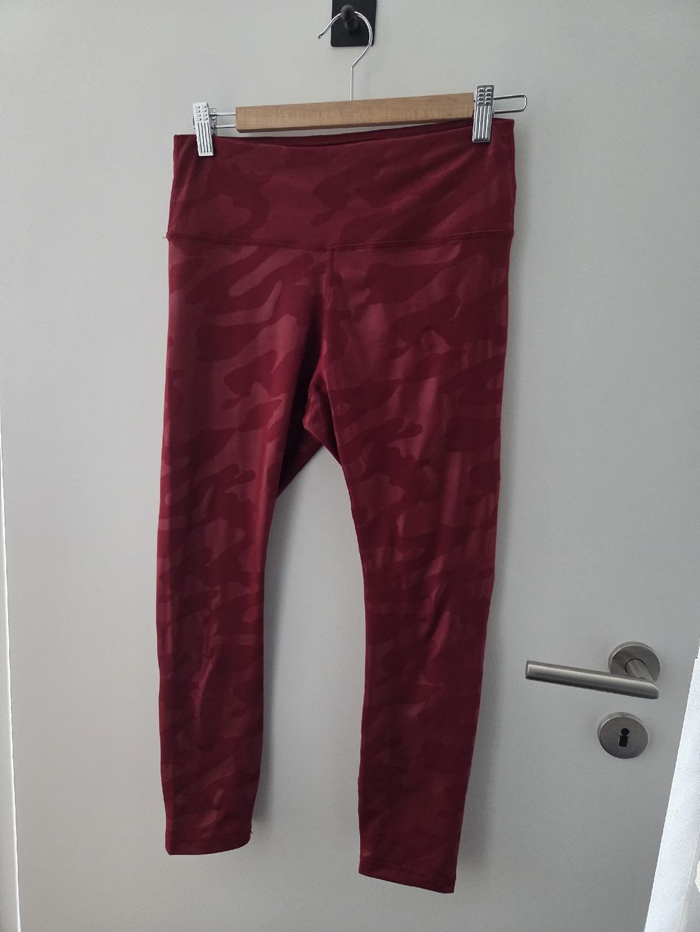 Freddy Leggings: Rote Sporthose von Freddy Gr. 38 – Nuovo (secondo la descrizione) da Kriens venduto da ..stx..