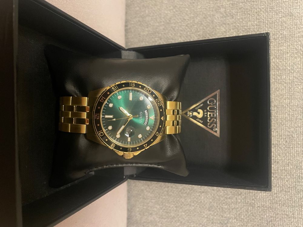 Ungetragene GUESS Uhr Gold mit Grünem Ziffernblatt | Kaufen auf Ricardo