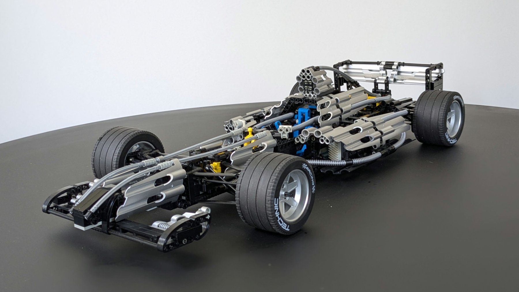 Lego Kit di costruzioni: LEGO TECHNIC 8458 - Silver Champion (2000) - – Usato da lausanne venduto da searno 3