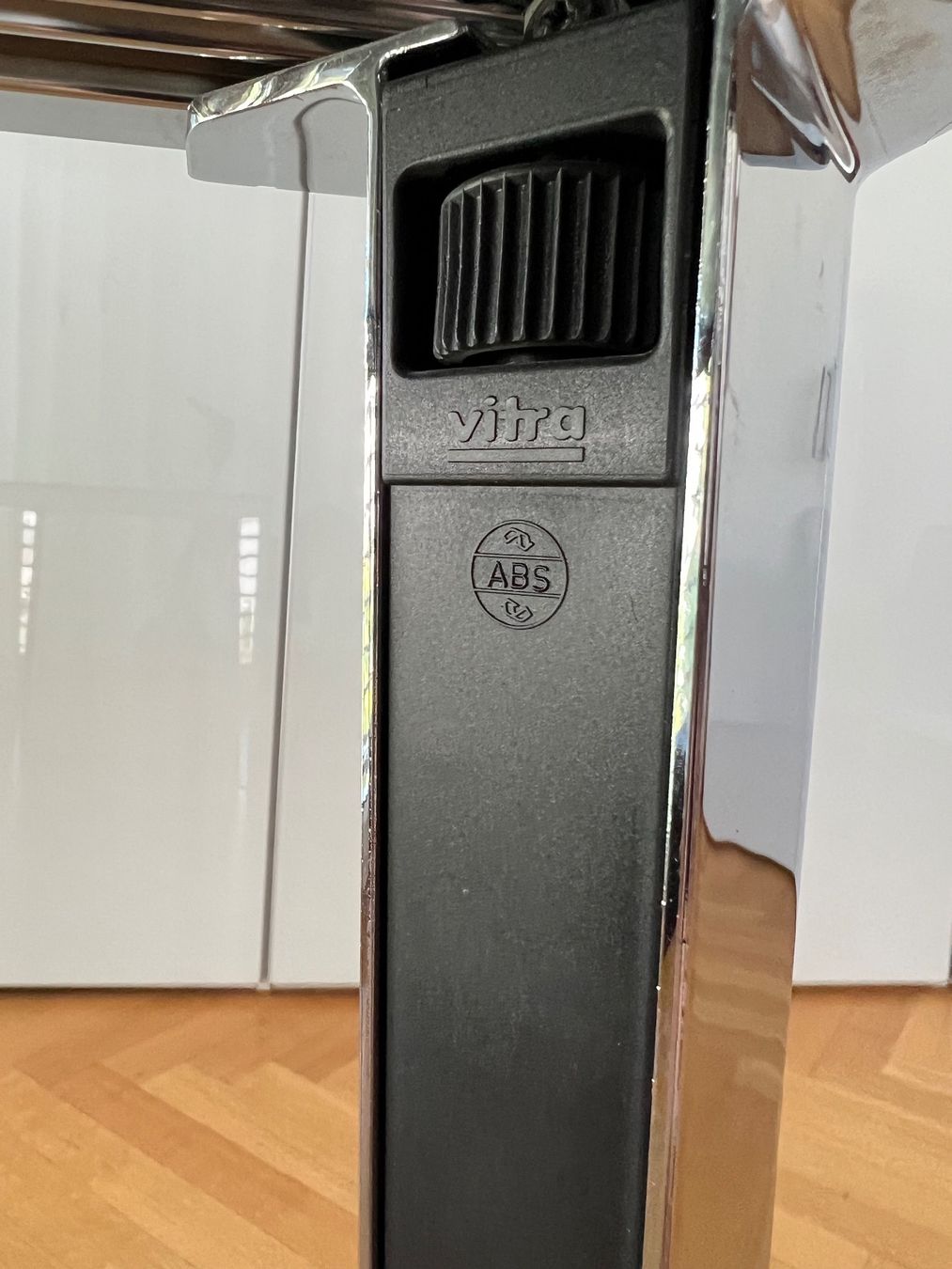 Vitra Scrivanie: VITRA Designklassiker Computer/Schreibtisch 75X75 cm – Usato da Richterswil venduto da wahopp 2