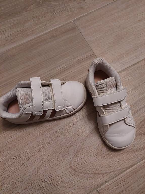Adidas Scarpe per ragazzi: Chaussures Adidas taille 25 – Usato da Brot-Plamboz venduto da baggiins 3