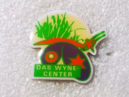 Ansteckpin 98: Das Wyne Center